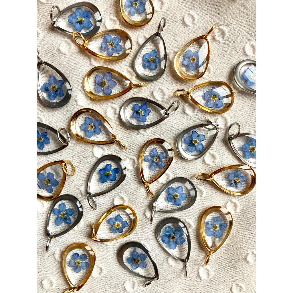 Resin/Stainless Steel Pendant gold or silver with Forget-me-nots (without necklace)