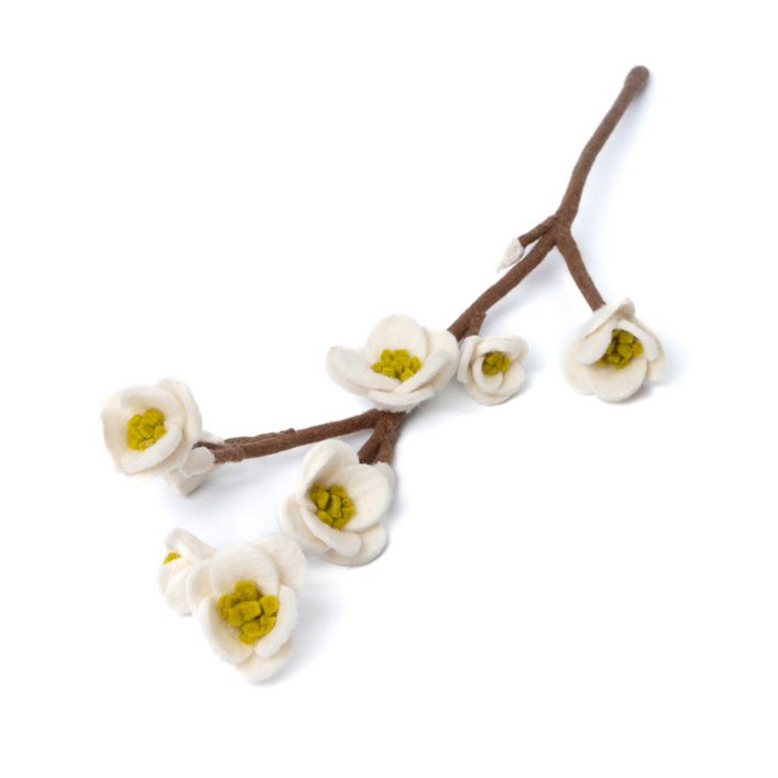 Branche fleurie blanche