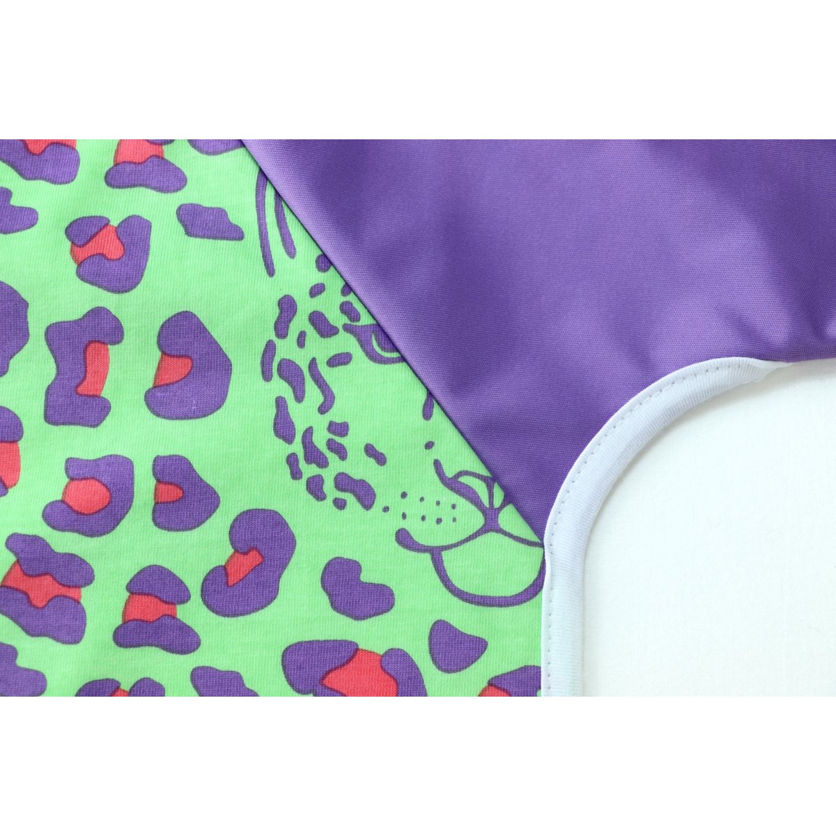 Rękawiczek Lucky Leopard - śliniaczek niemowlęcy/maluch