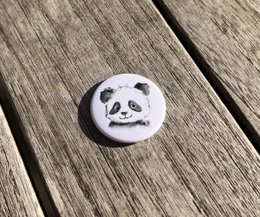 Cute panda-shaped magnet button in watercolor style, diameter 3.8 cm, suitable for refrigerators or other magnetic surfaces.