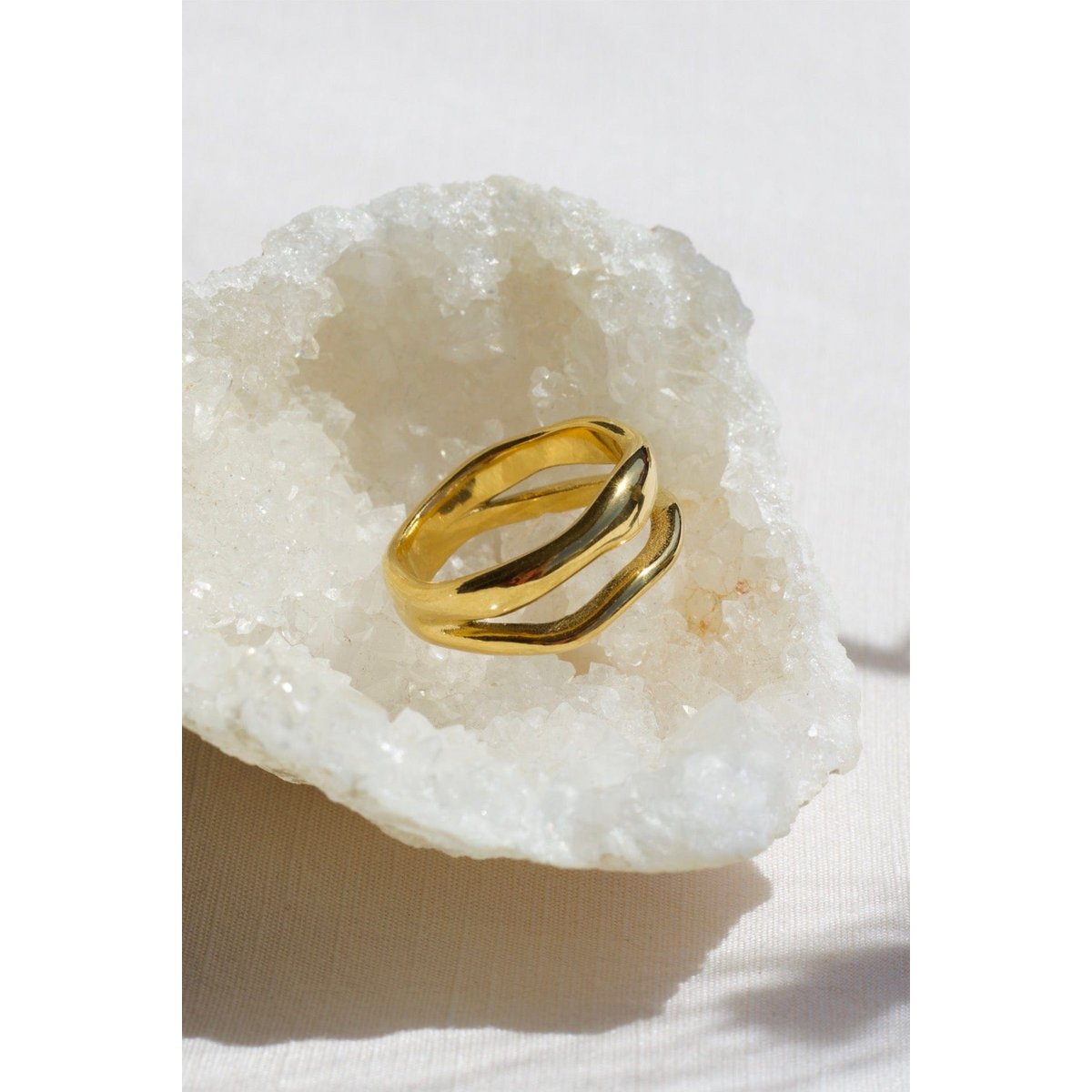 Shantina – Doppellagiger Wellen-Gold-Stapelring