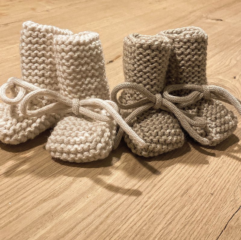 Buttede babystøvler off white