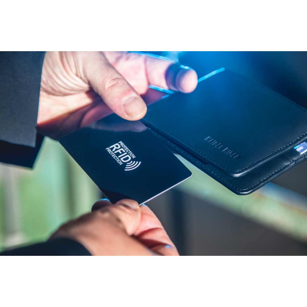 RFID- und NFC-Sperrkarte und Anti-Skimming-Karte – Signalblocker – Anti-Skim-Karte – 5,4 x 8,6 x 0,1 cm – Schwarz