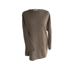 Round neck sweater