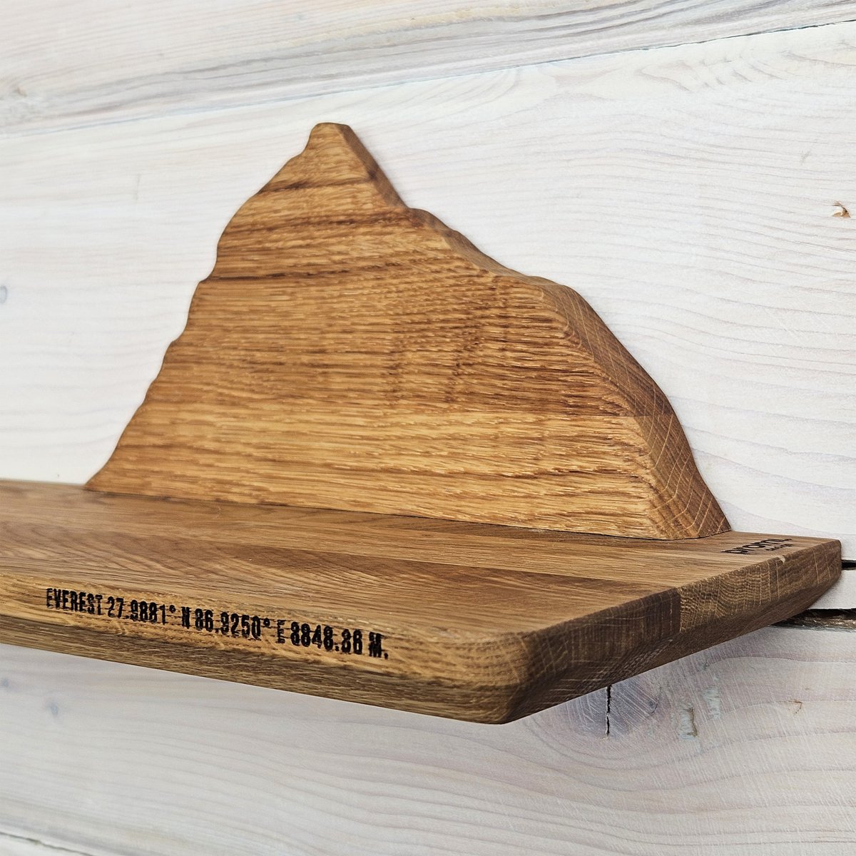 Estante de montaña Everest de madera artesanal, una solución de almacenamiento funcional y elegante