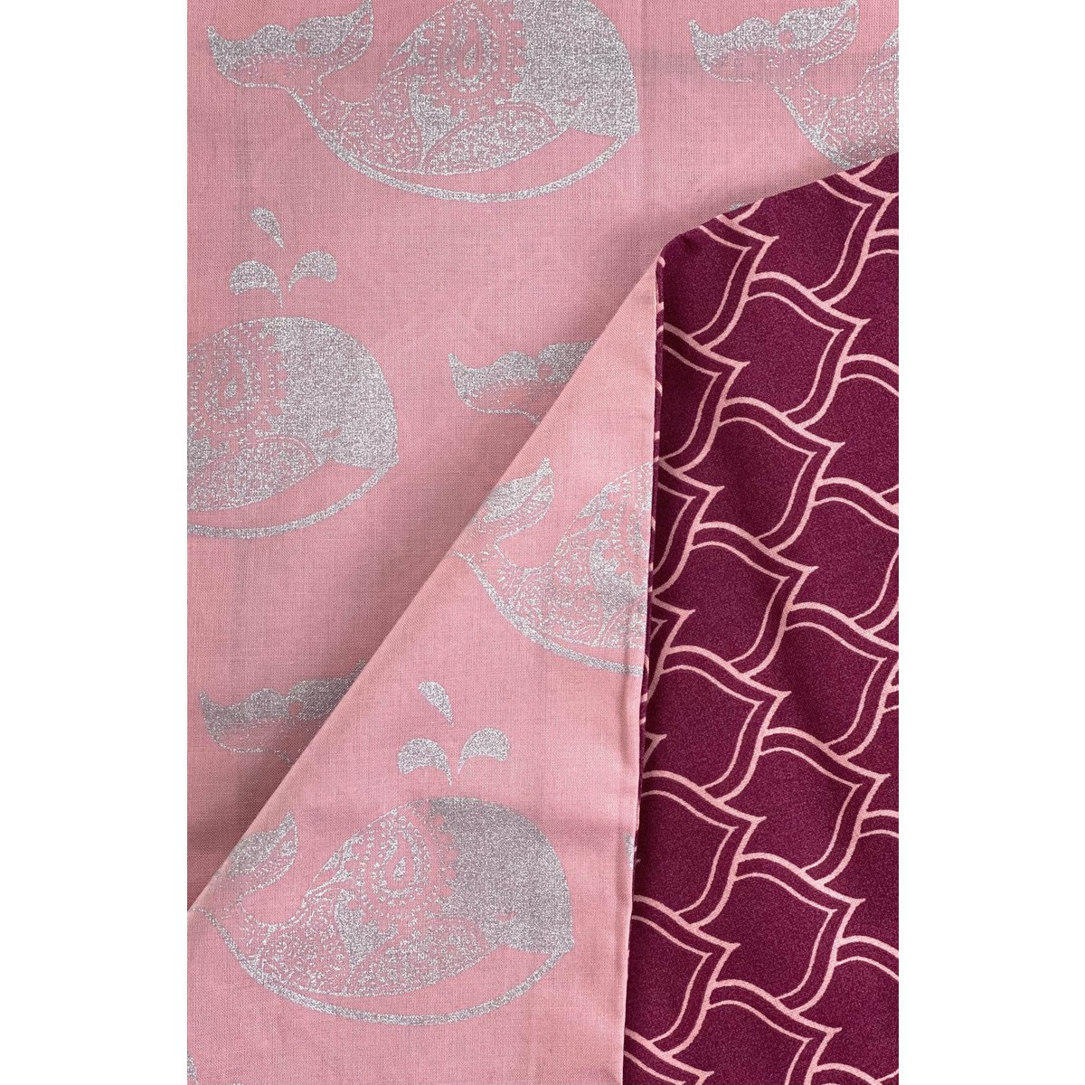 Furoshiki Cadeauverpakking Blush Whales & Maroon Arches Stof Cadeauverpakking - Dubbelzijdig (omkeerbaar)