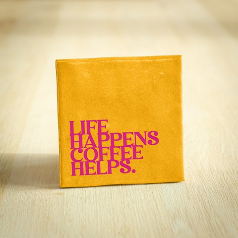 Tegeltje - Life Happens Coffee Helps | Geel | 10x10cm