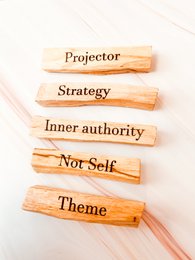 Palo Santo Met Tekst: proiettore di design umano
