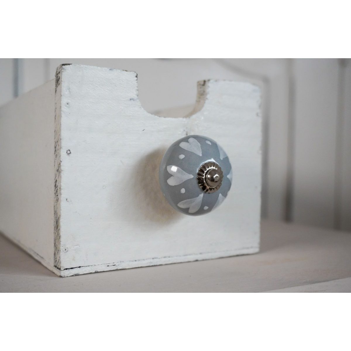 Grey furniture knob with hearts and dots 4 cm Isabelle Rose