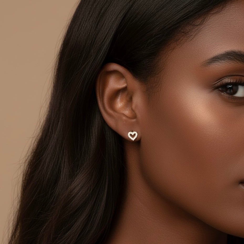 HEART ZIRCONIA – Heart Lobe Earrings with Gold Zirconium