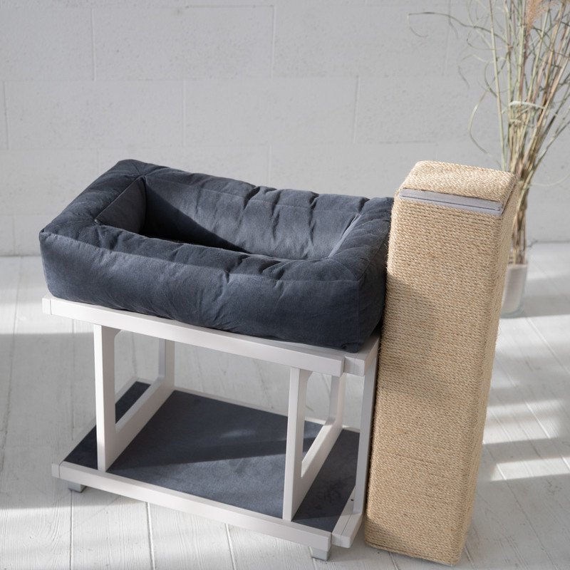 TUJA - one level cat house