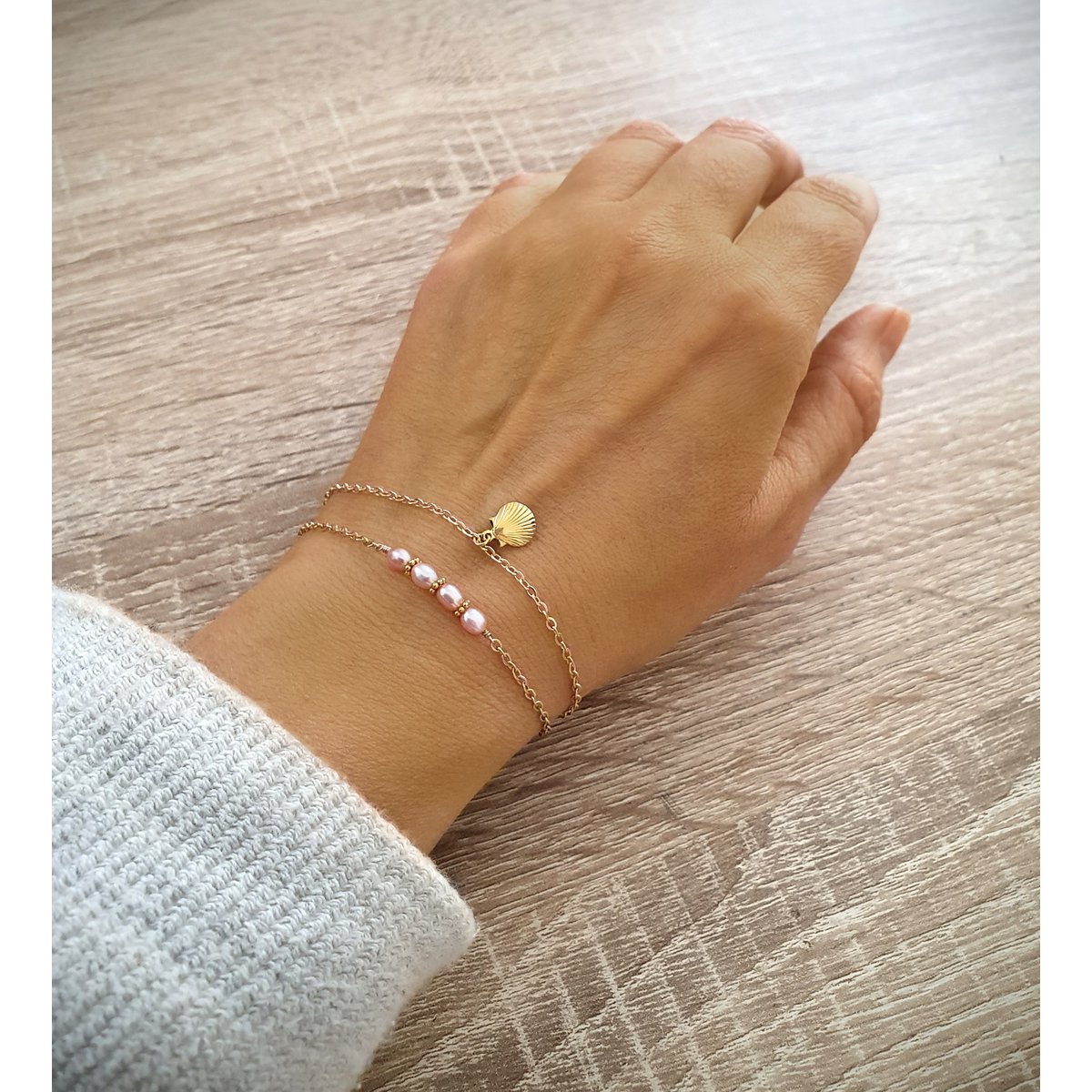 18K vergulde schelpenarmband met rozenblaadjes