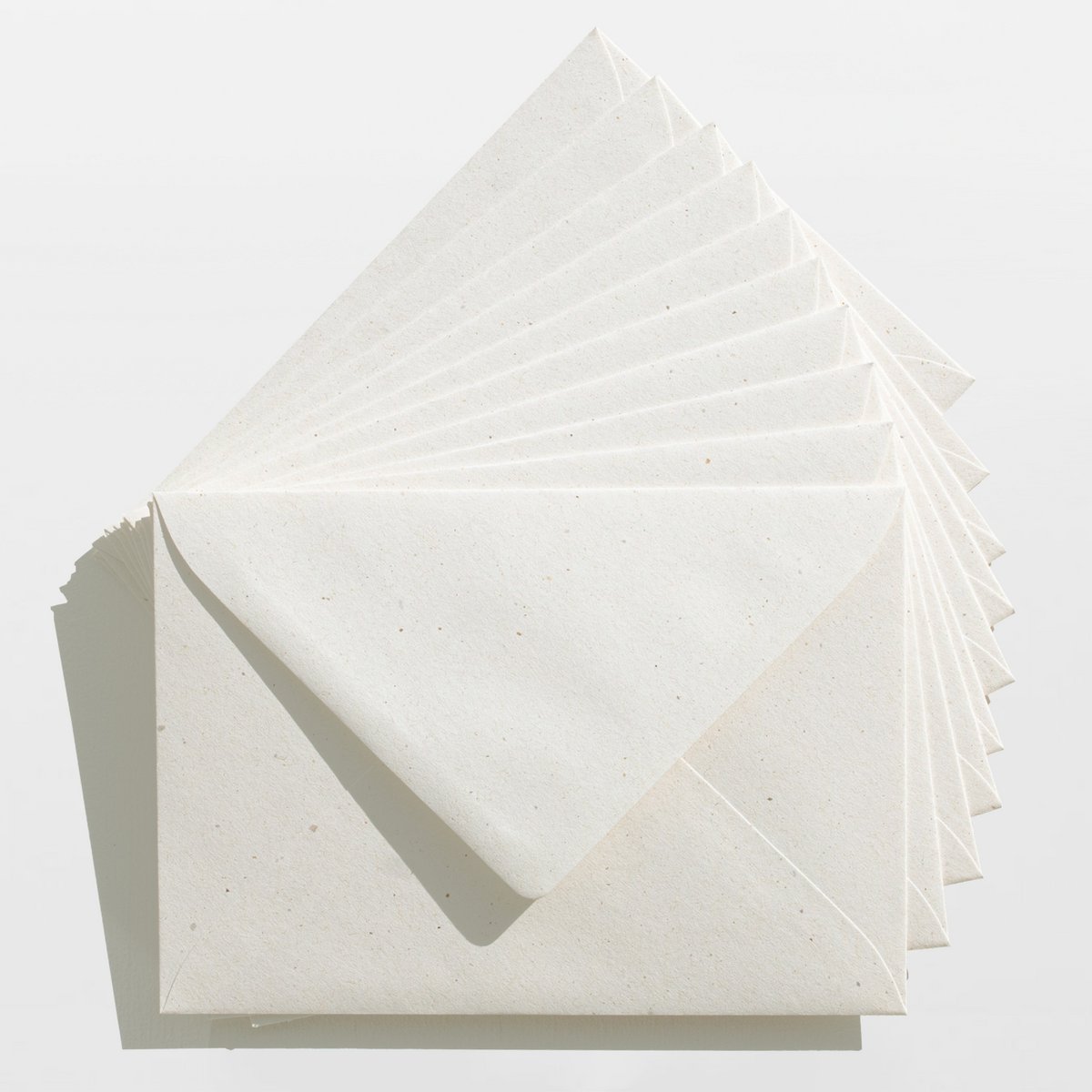 Umschlag Créme gepunktet C6 aus italienischem Papier