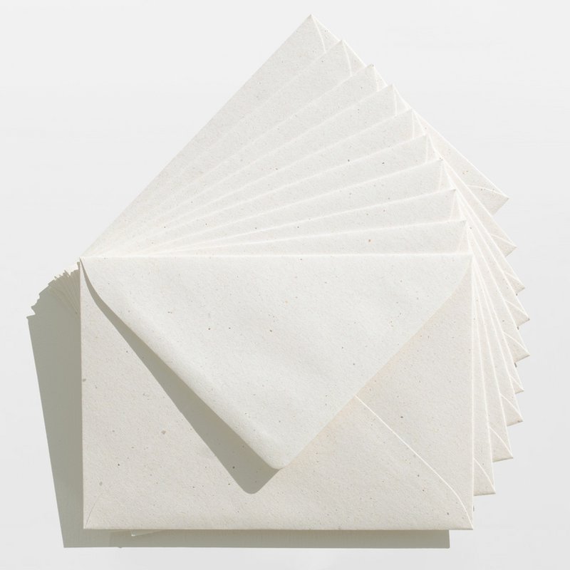 Umschlag Créme gepunktet C6 aus italienischem Papier