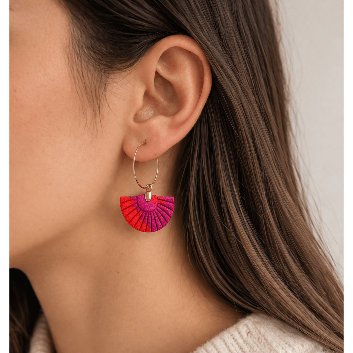 Riflessi di costiera - håndlavede ventilatorøreringe i guld, orange og fuchsia