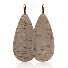 Elegant cork earrings in a teardrop shape, available in gold, gold-plated sterling silver, and silver finishes. The earrings feature a touch of gold accents for a stylish and sophisticated look.