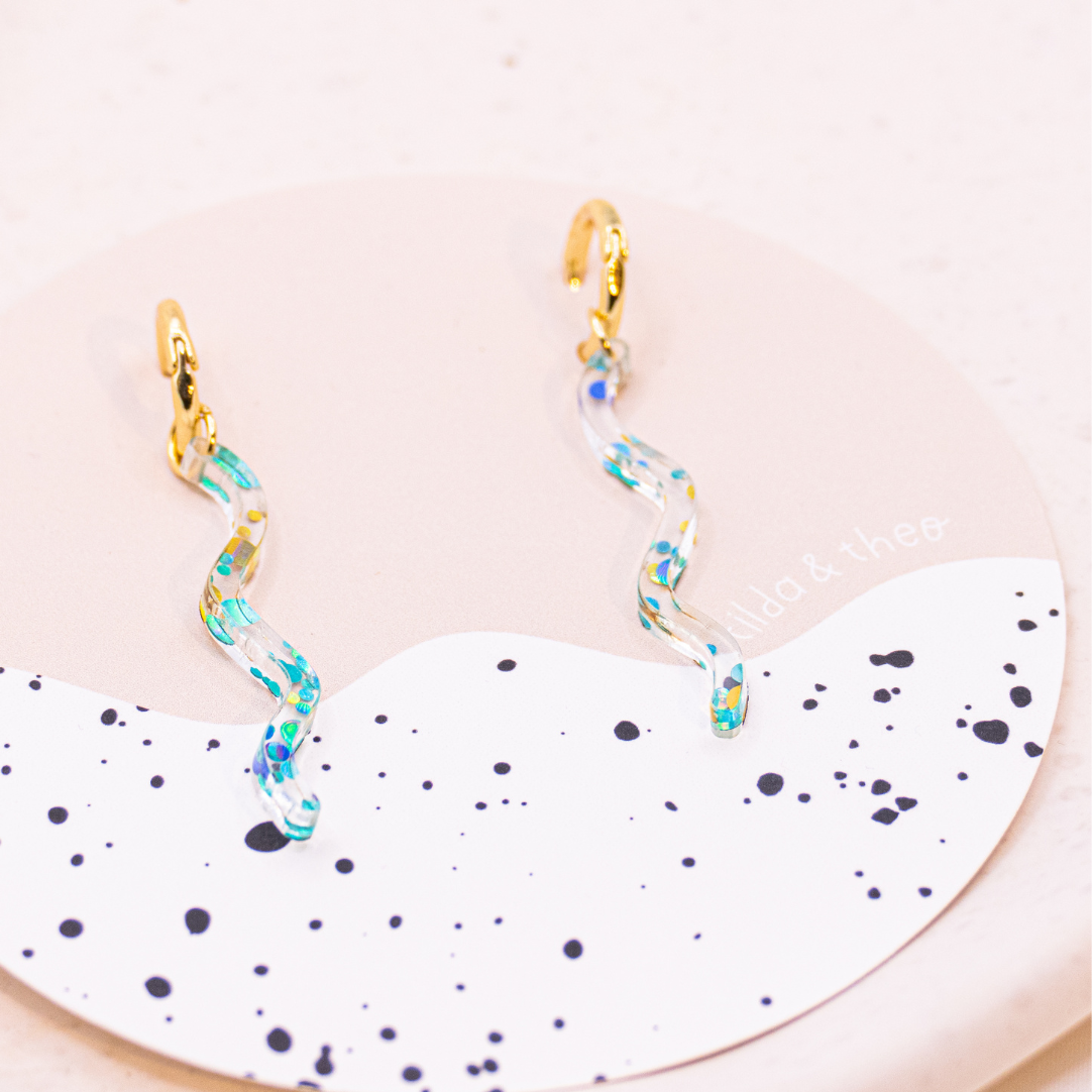 Oorbellen glitter oorringen acryl 18k vergulde glitter slang - lichtgewicht oorknopjes geometrische vorm