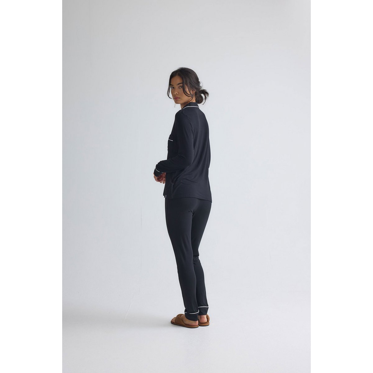 Langes Pyjama-Set aus Bambus in Schwarz