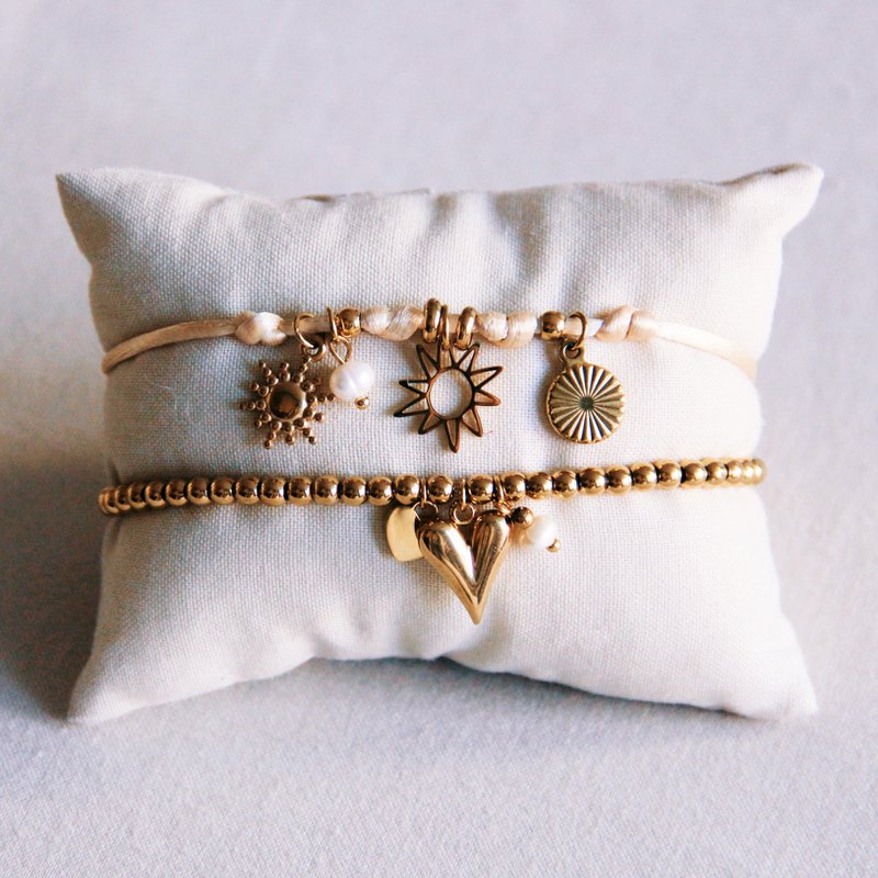 Beaded armbånd med hjerter og mini perle