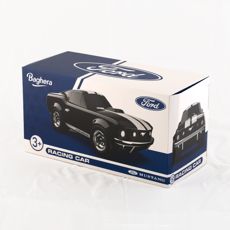 Piccola auto da corsa Ford Mustang Black