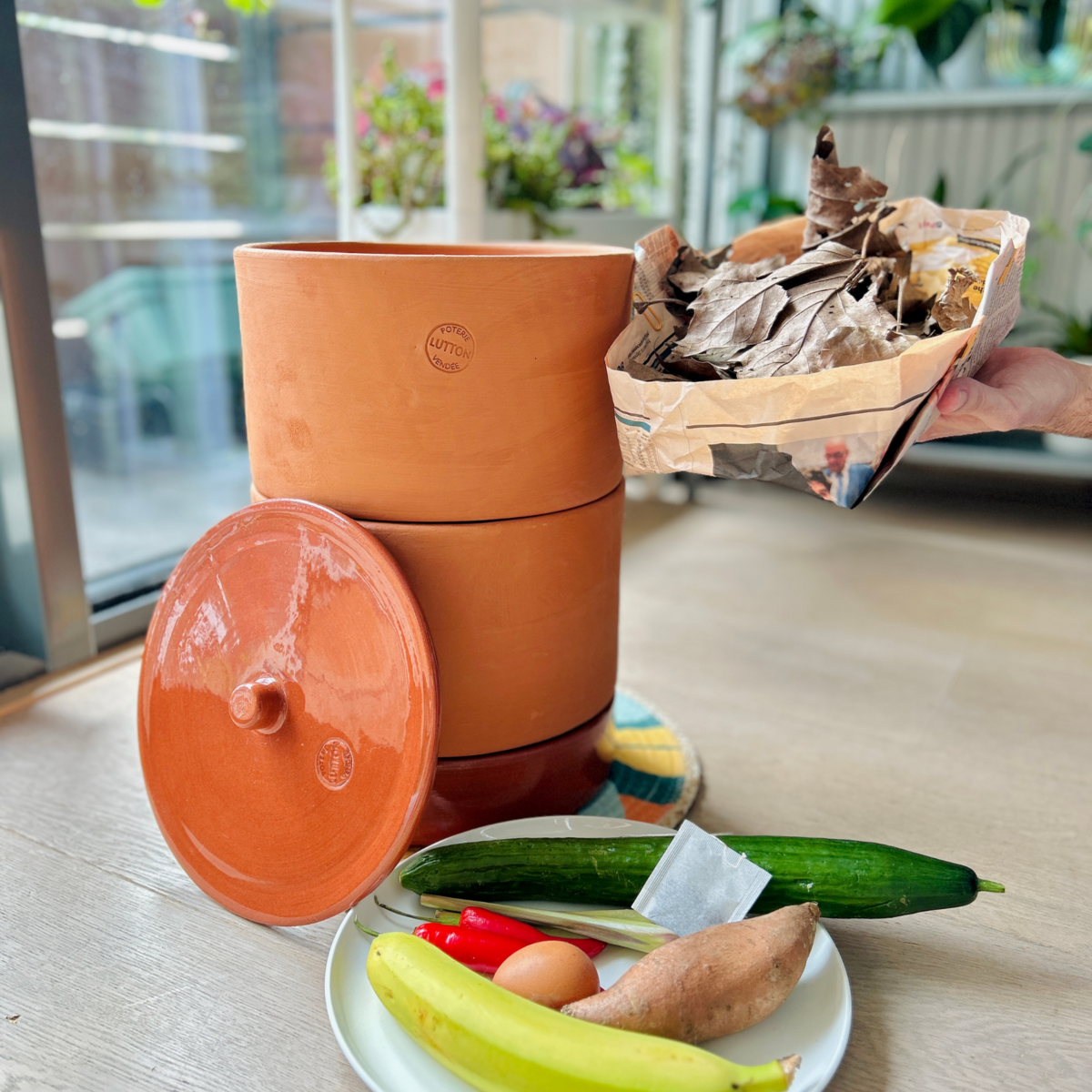The kitchen worm composter