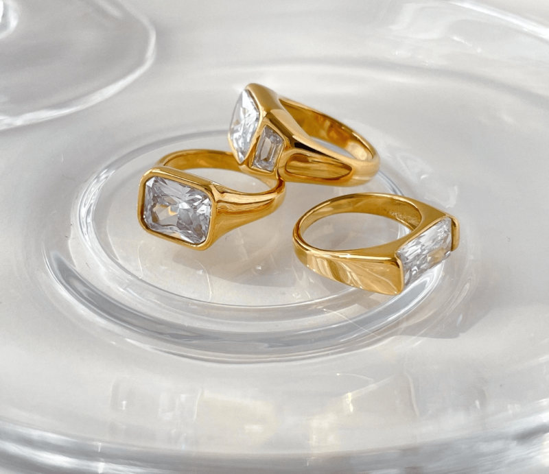 Andrei - Women’s Diamond Signet Ring
