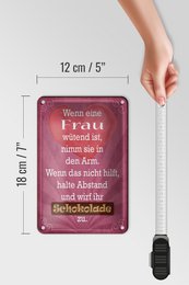 Cartel de chapa que dice 12x18cm cuando la mujer enojada lanza decoración de chocolate