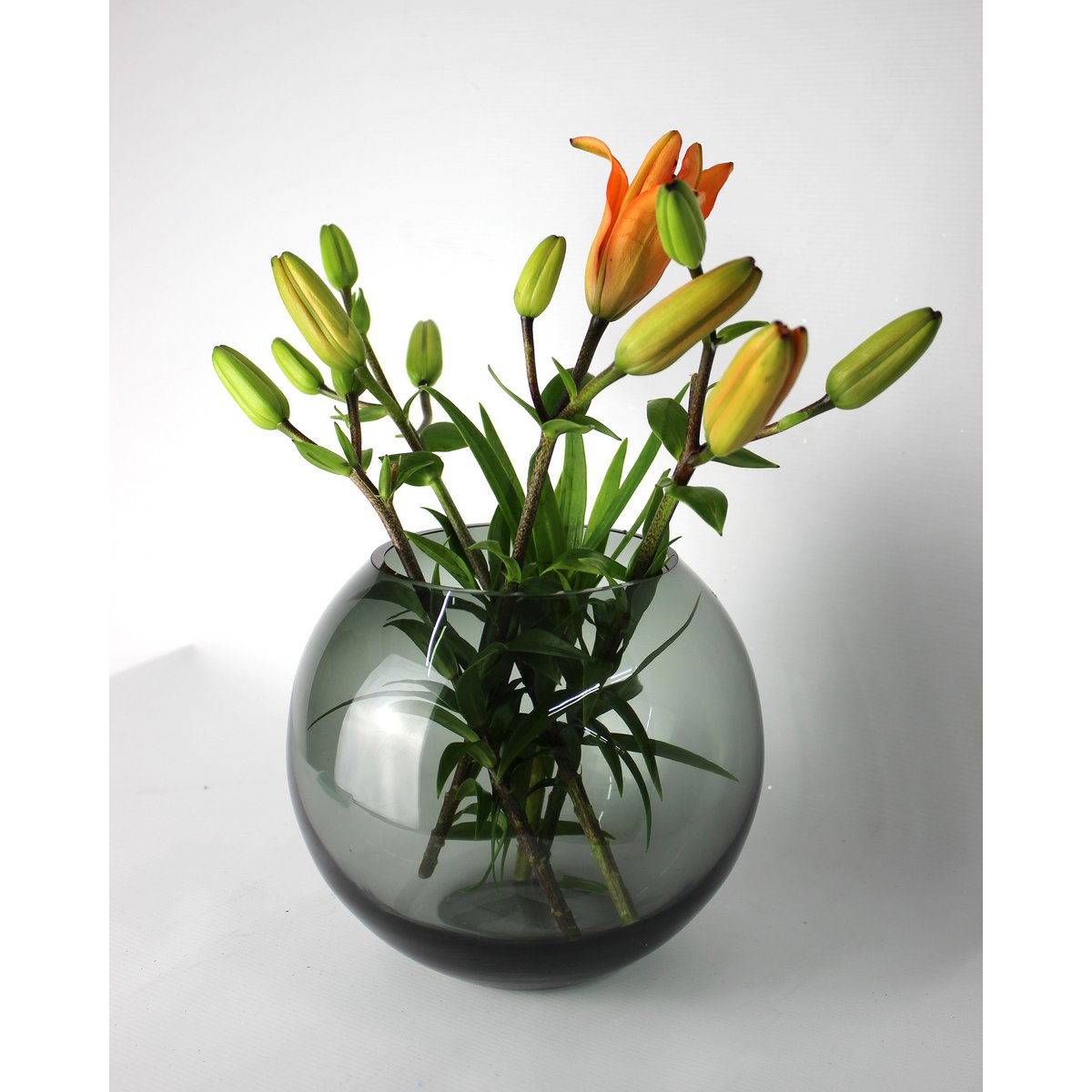 Vase glas rund grå glasvase håndlavet kuglevase lav