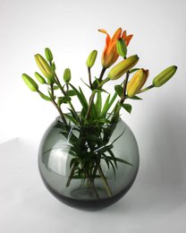 Vase glas rund grå glasvase håndlavet kuglevase lav