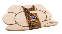 Wooden cutting board in the shape of a flower with a decorative Black Forest-style design. Made of beech wood, suitable for serving food, cutting, and as a breakfast board.