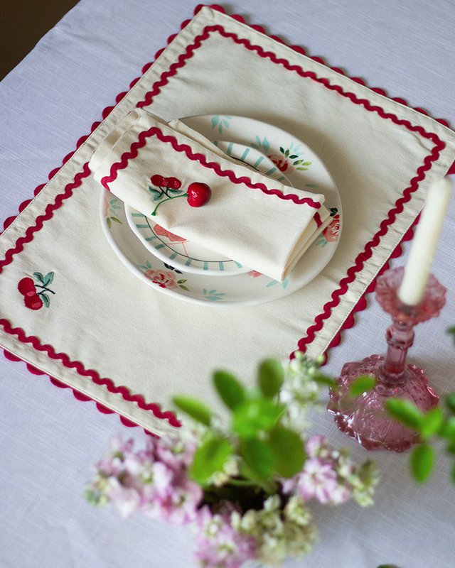 Tovagliette ricamate Cherry Crush - Set di 6
