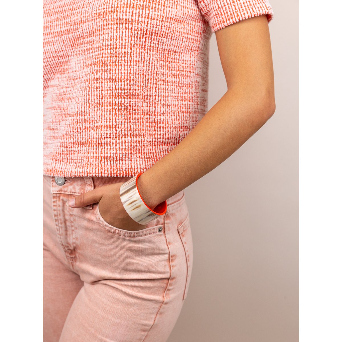 Bandeau brede armband in blonde hoorn en oranje lak