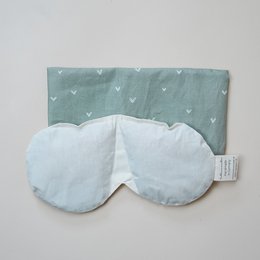 Afslapningspuder til øjnene med organisk stavet og organisk lavendel-heart matcha