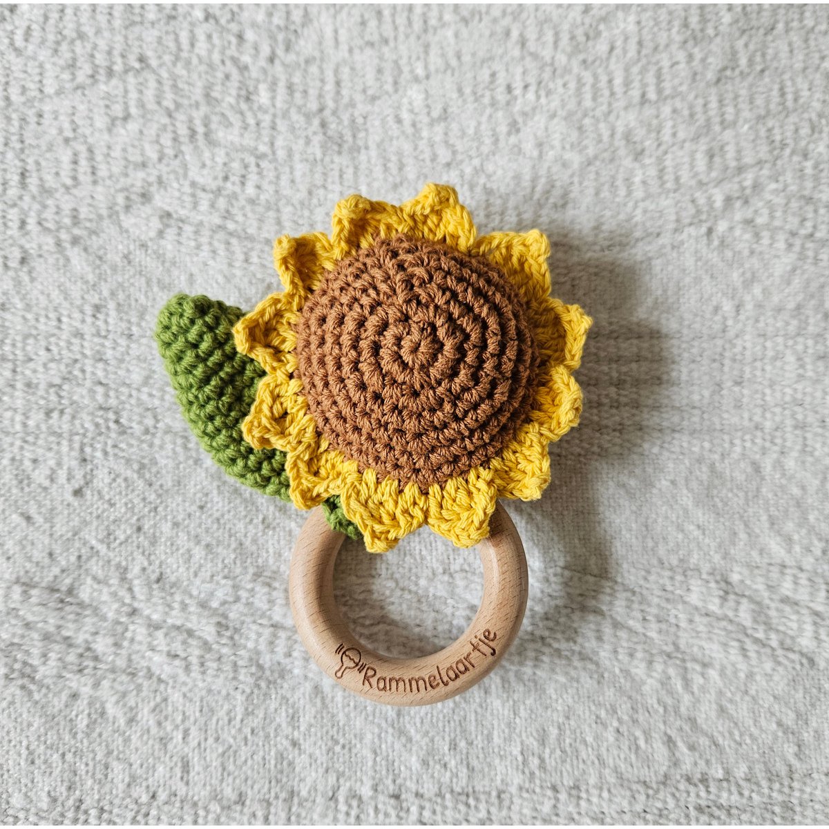 Hochet crocheté fait main - Tournesol