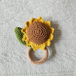 Handgefertigte gehäkelte Rassel - Sonnenblume