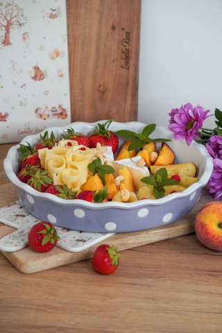 Lilac pie dish with dots Isabelle Rose
