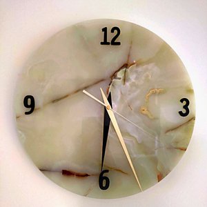 Marmor-Wanduhr