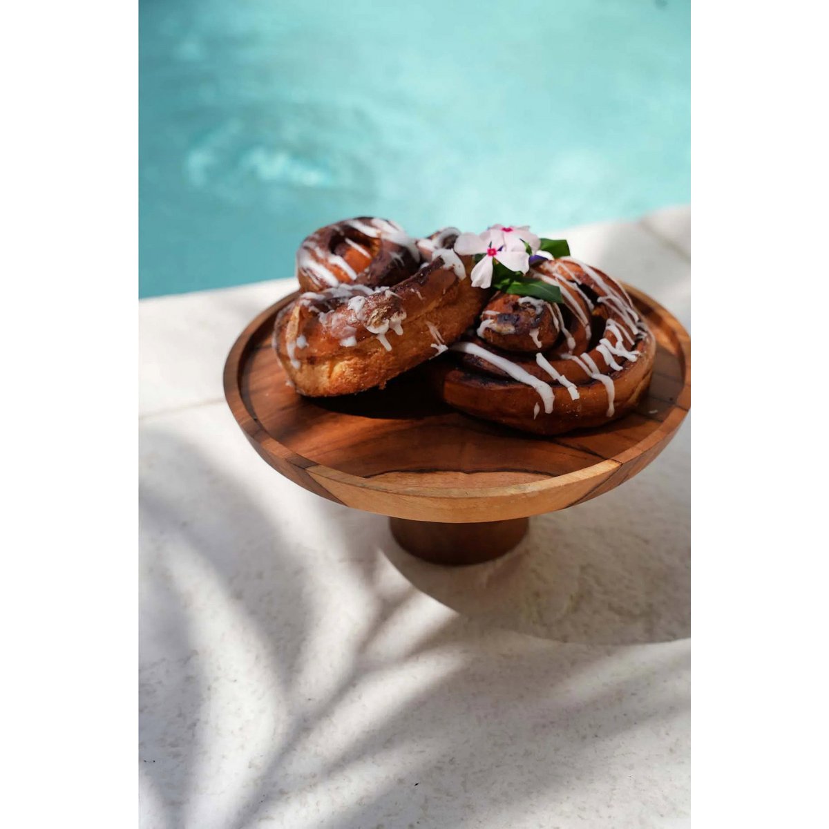 The Teak Root Cake Dish - M