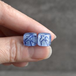 Orecchini uccello azzurro, argento sterling e vetro, gioielli artigianali unici