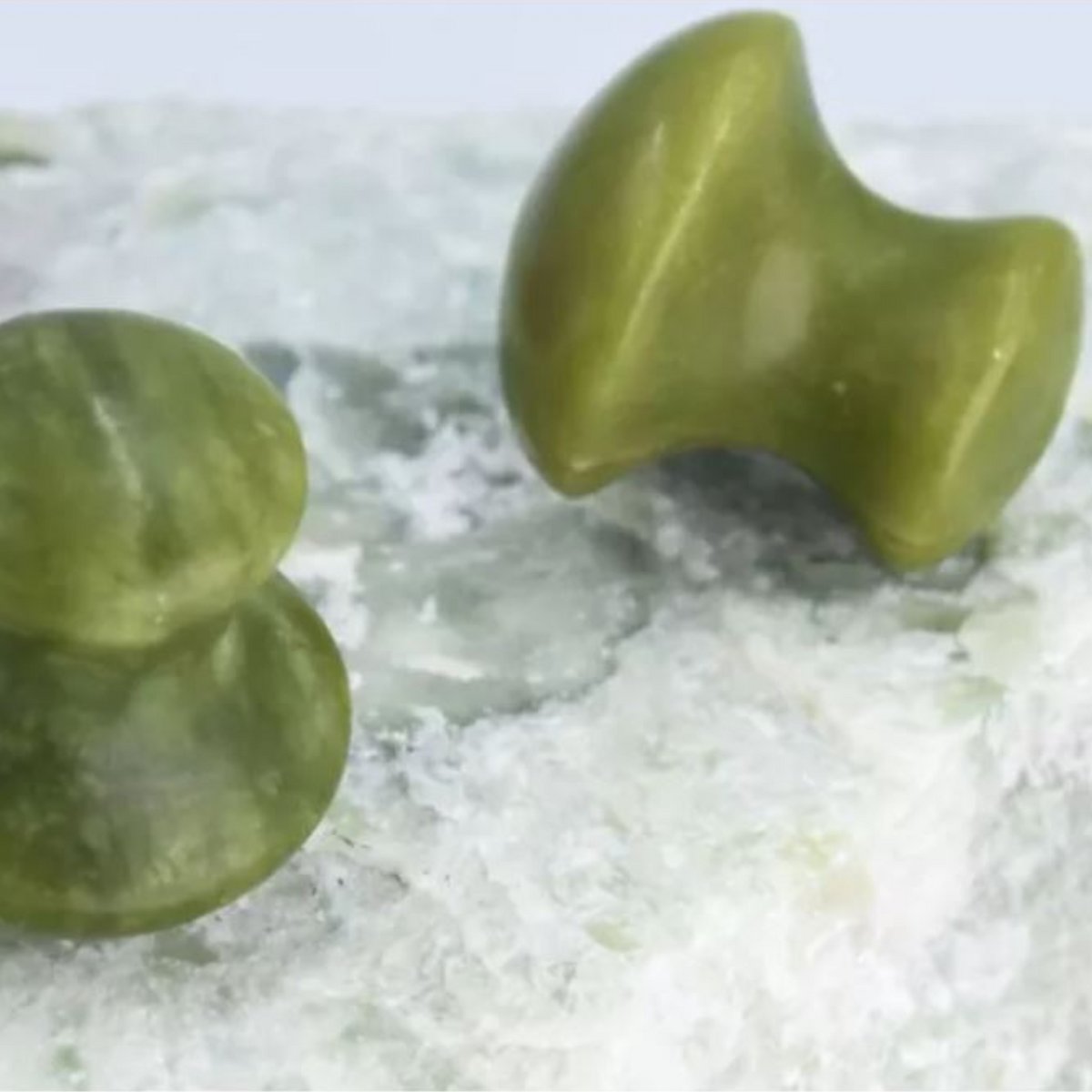 Paquete de Venta Ventaja 11 + 1 Gratis - Champi Gua Sha para Rostro y Cuerpo Green Jade