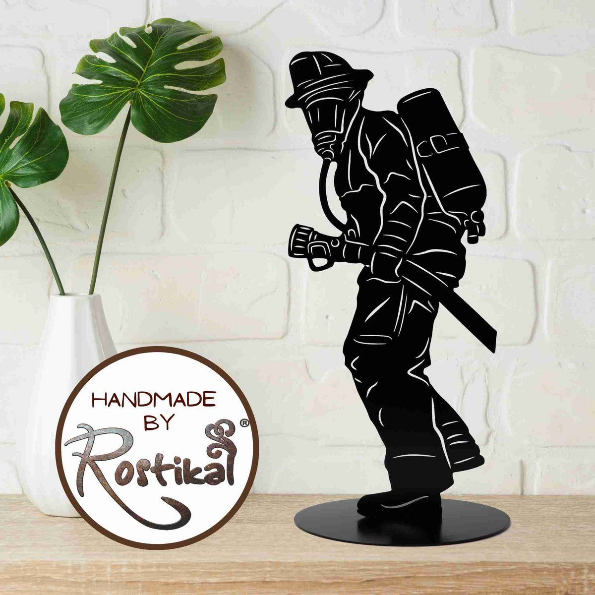 Metalldeko Feuerwehrmann Figur schwarz matt pulverbeschichtet