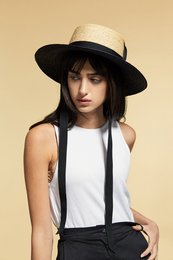 Two-tone straw boater hat with black and natural straw, available in sizes S, M, L. Features a wide brim and a ribbon tie.