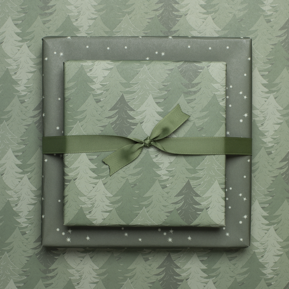 Papel de regalo navideño sostenible verde, papel de regalo Árboles de Navidad y estrellas: papel de regalo de doble cara fabricado con papel 100% reciclado