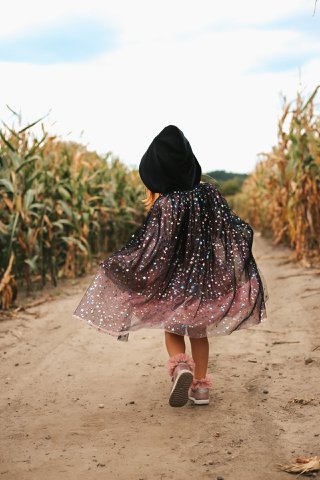 Zauberhafter zweiseitiger Kinderumhang „Regenbogensterne“