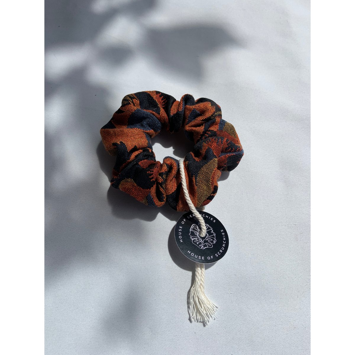 Scrunchie - Jacquard di fiori scuri - Riciclato