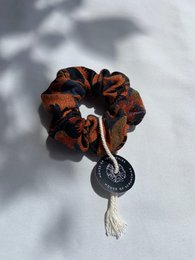 Scrunchie - Jacquard di fiori scuri - Riciclato