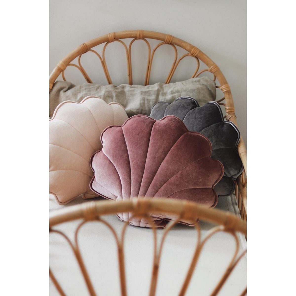 Almohada de concha de terciopelo “Cosmic Pearl”