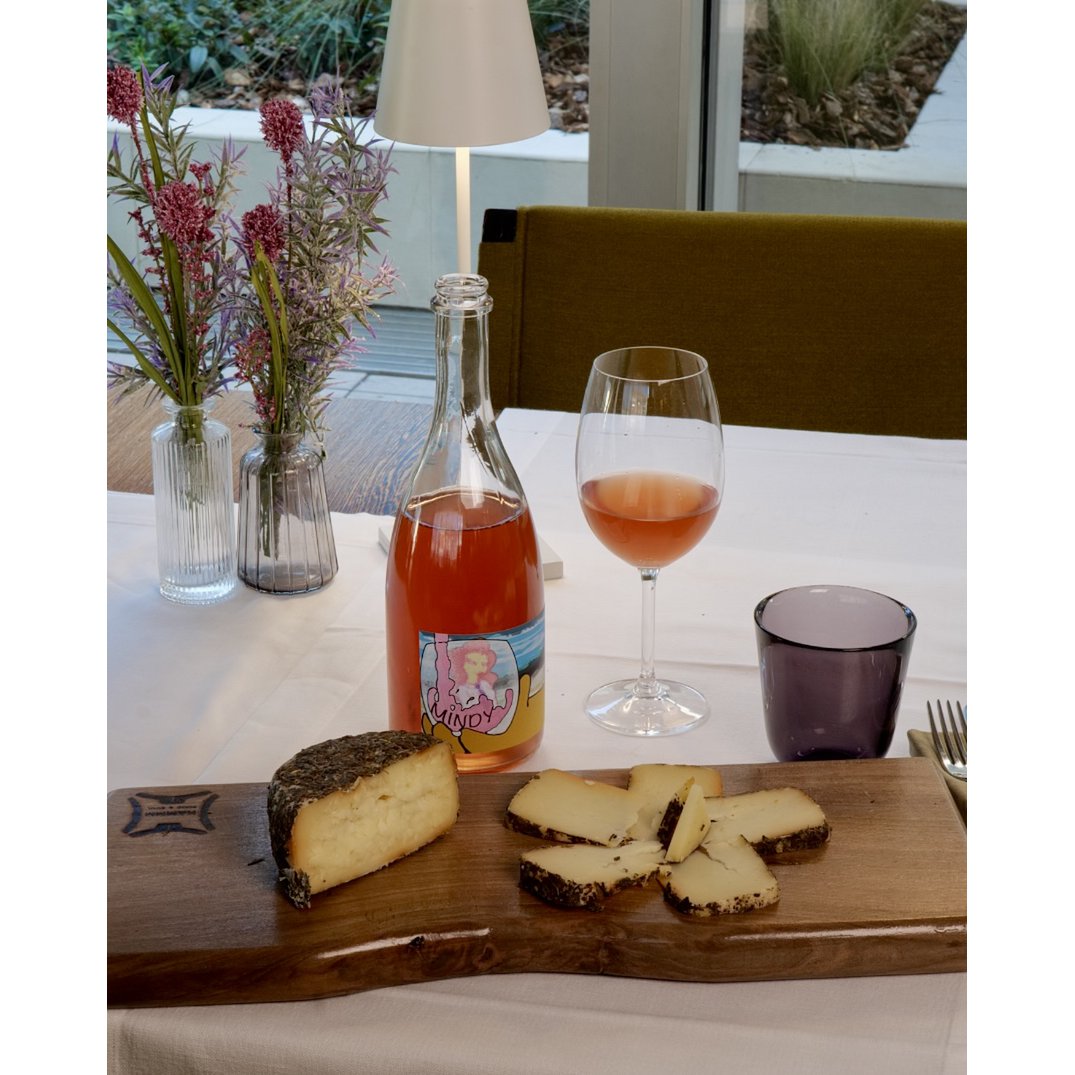 🇬🇧 Pecorino with olive leaves – artisanal cheese refined with olive leaves