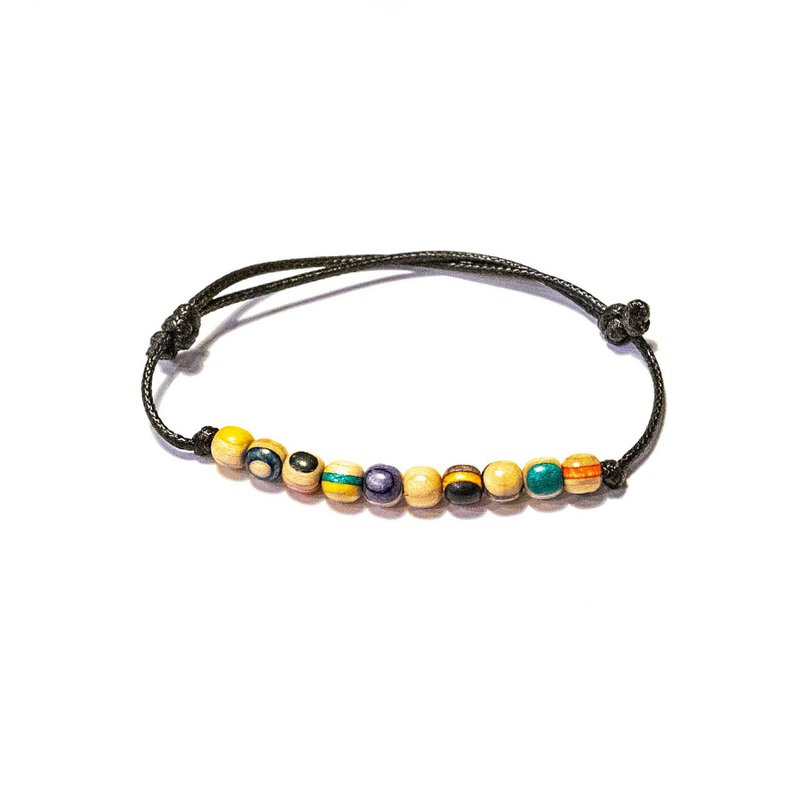 Bracciale con perline di legno di skateboard riciclati, multicolore, blu, verde, rosso, perline da 6 mm, regolabile, unisex