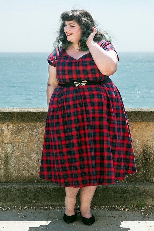 Robe de swing d'épaule d'étoile de l'UE en tartan rouge